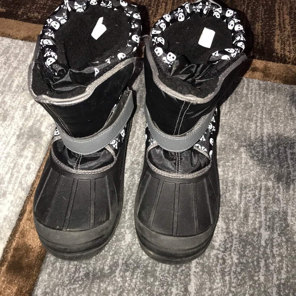 Athletech boy skull pattern boots